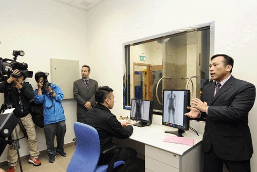 澳门外港码头启用X光人体扫描机 打击人体藏毒
