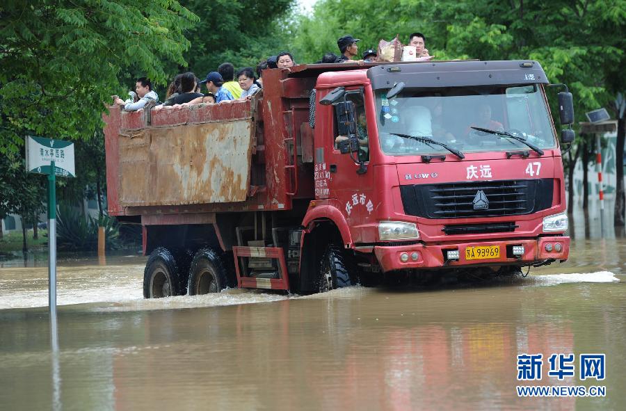 南京遭受持续暴雨袭击 部分城区被淹(高清组图