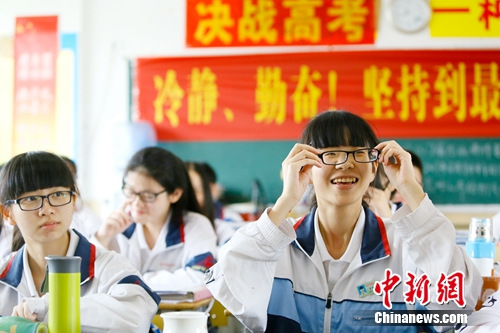 图为福建省泉州市第七中学高三学生备战高考。学校供图
