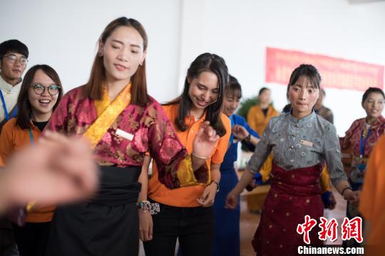 香港青少年西藏感受藏医药文化(图)-香港