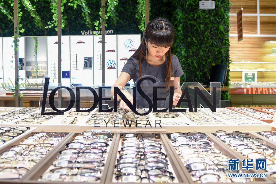 江苏丹阳:小眼镜大产业