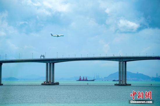 港珠澳大桥通车两周 澳门国际机场内地旅客增