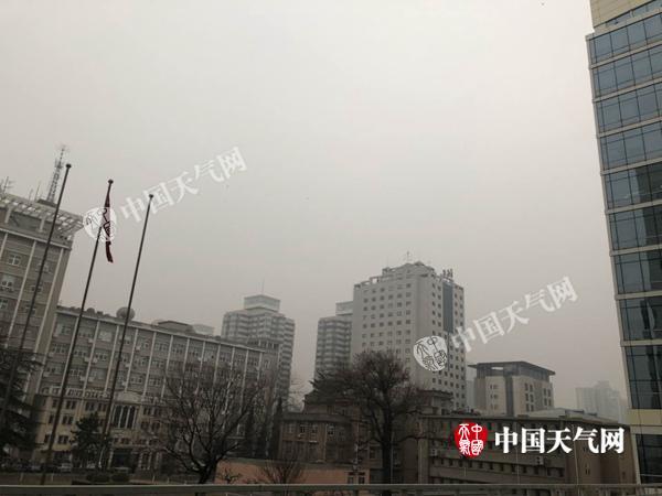 北京今晨空气质量达重度污染 明天傍晚冷空气