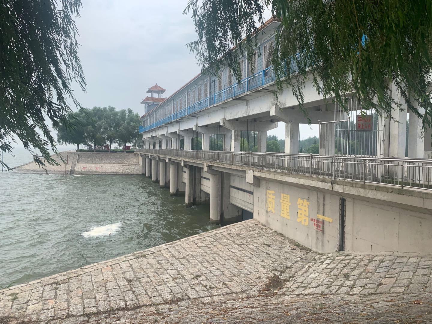 山东开启全部闸口泄洪东平湖降至警戒水位以下